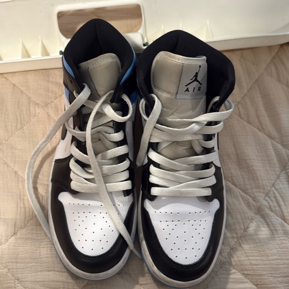 Women's Nike Air Jordan 1 Mid University Blue- BQ6472-102